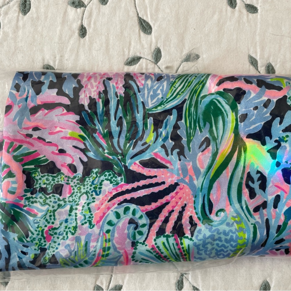 Lilly Pulitzer - Polyester  NIP    Standard/Queen